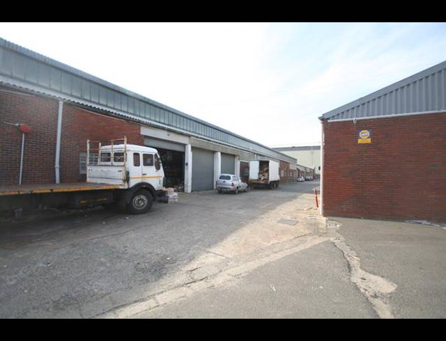 1,320M² FACTORY TO LET IN EPPING INDUSTRIAL